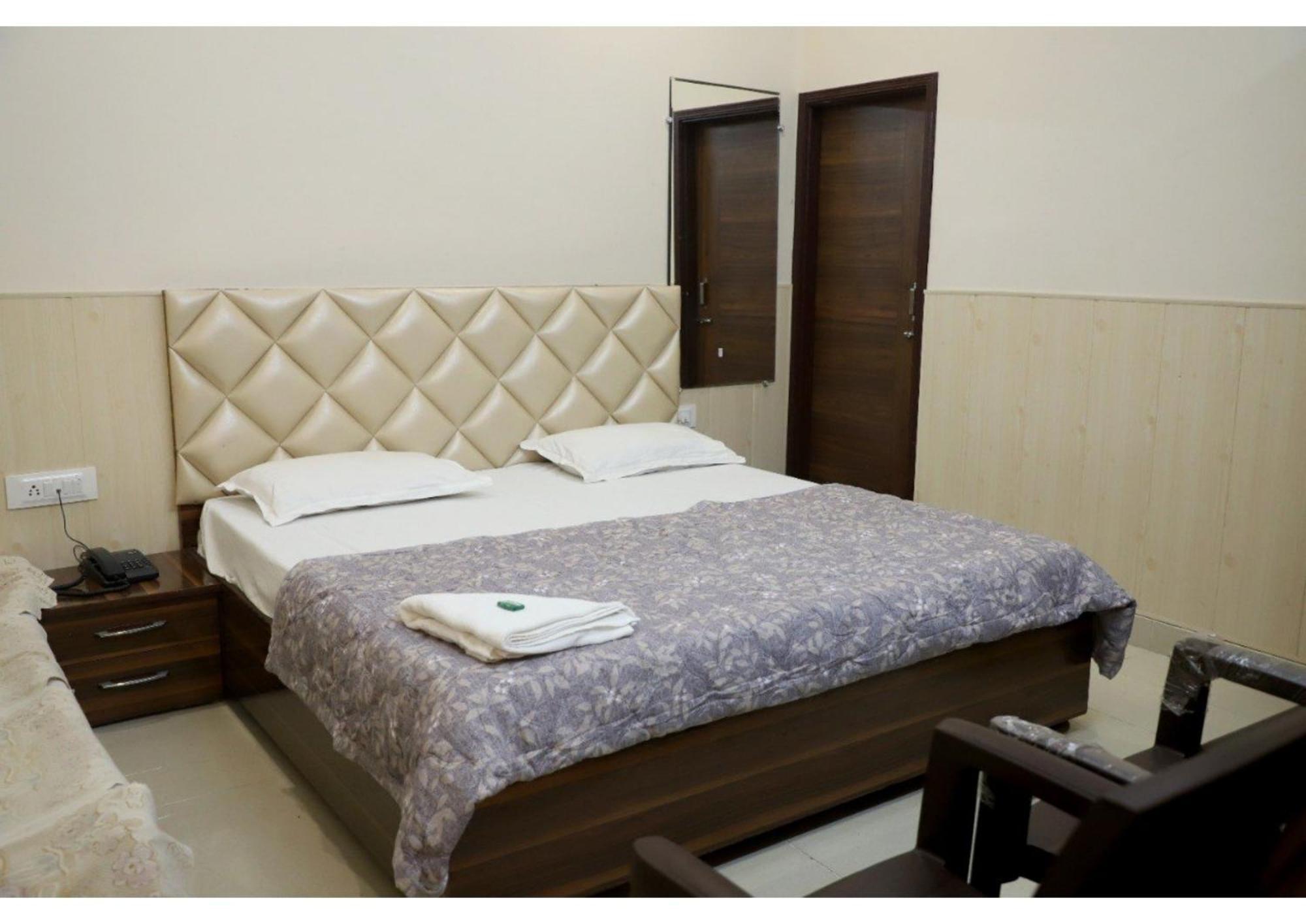 Rk Lodge Amritsar Extérieur photo