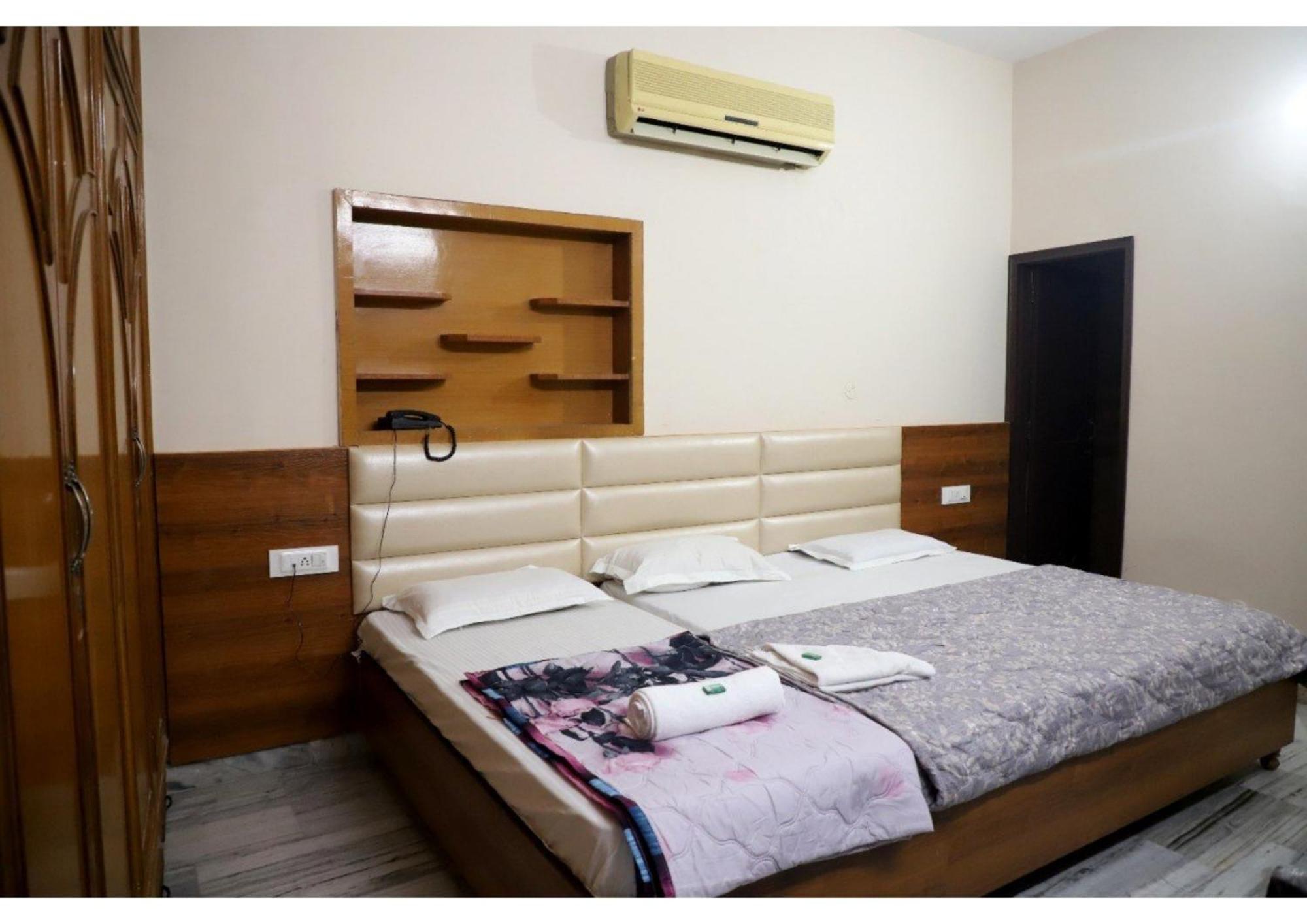 Rk Lodge Amritsar Extérieur photo