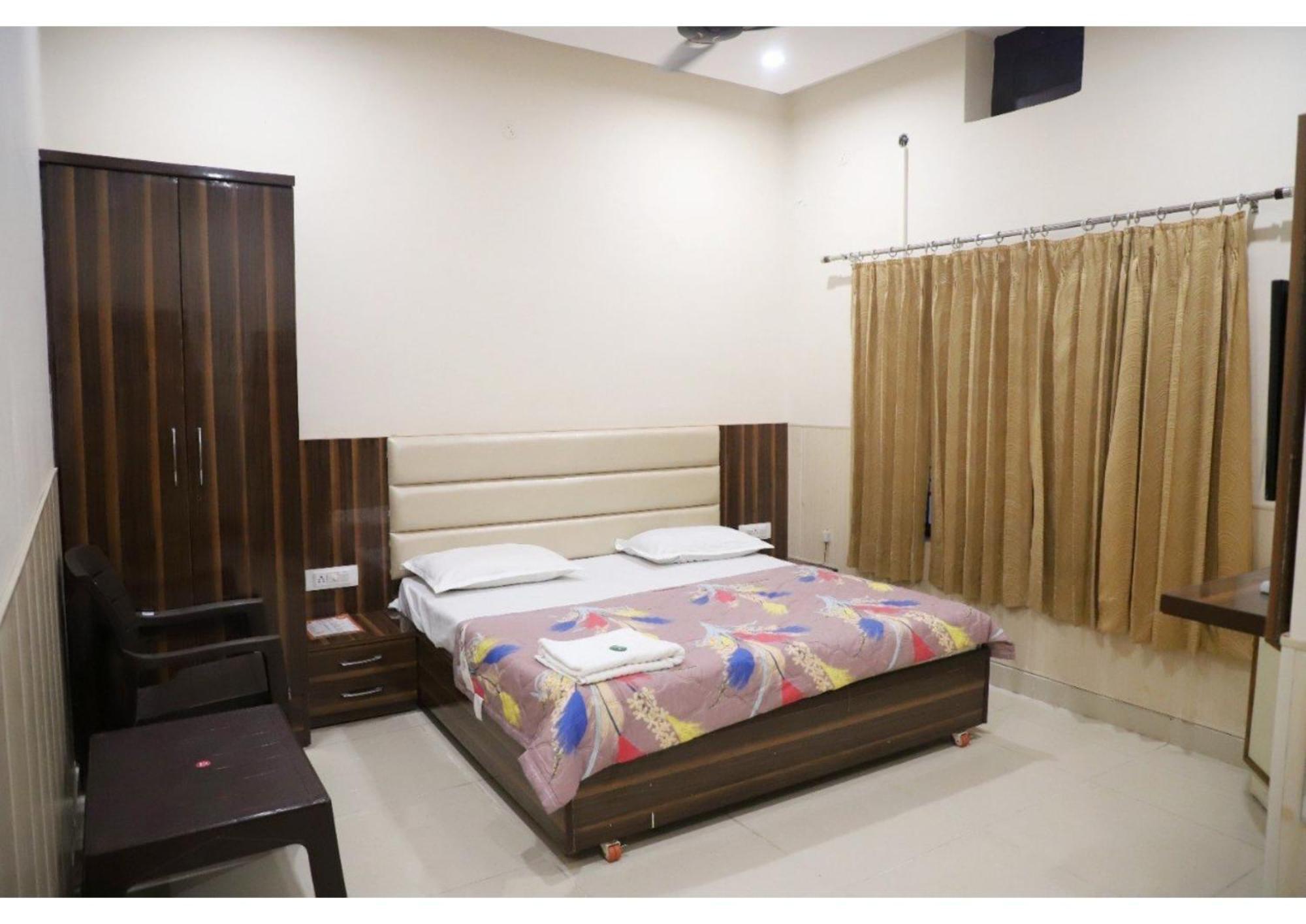 Rk Lodge Amritsar Extérieur photo