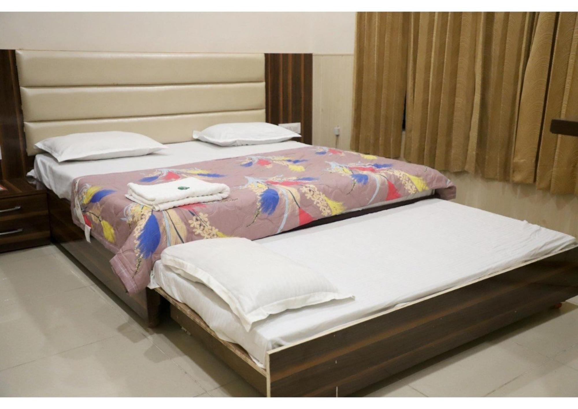 Rk Lodge Amritsar Extérieur photo
