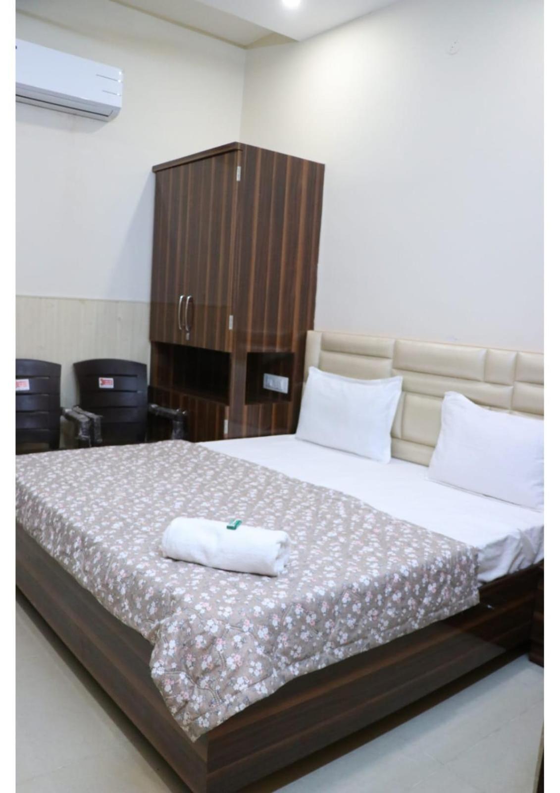 Rk Lodge Amritsar Extérieur photo